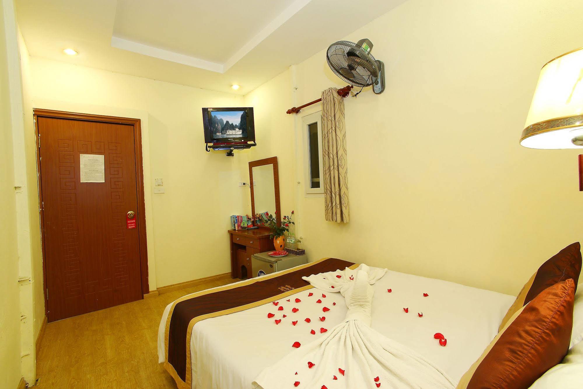Hanoi Zesty Hotel Buitenkant foto